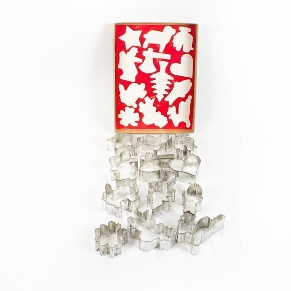 Vintage Cookie Cutters - Metal - Set of 12 in Original Box - A Baking Treasure! - Picture 3 of 5